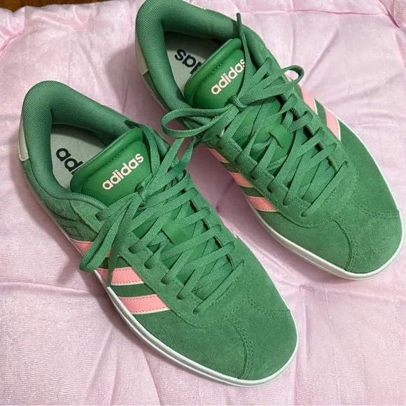 NEW-Adidas Women's Green and Pink Sneakers Size 8 1/2 - Picture 2 of 6